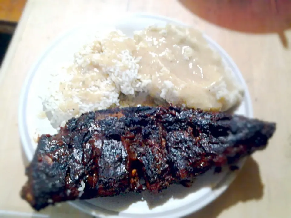 arroz c/mantequilla, pure de papa i costilla c/bbq ala parrilla|Andy Jacoboさん