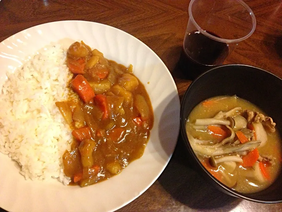 コテージで作ったカレーとキノコ汁！*\(^o^)/*|🍅Mom.さん