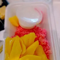 Snapdishの料理写真:mango sticky rice|Marrigorri Kitchenさん