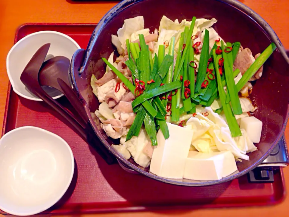 Lunch nya si bunny selalu tanpa nasi :) motsu nabe 😃|reviliaさん