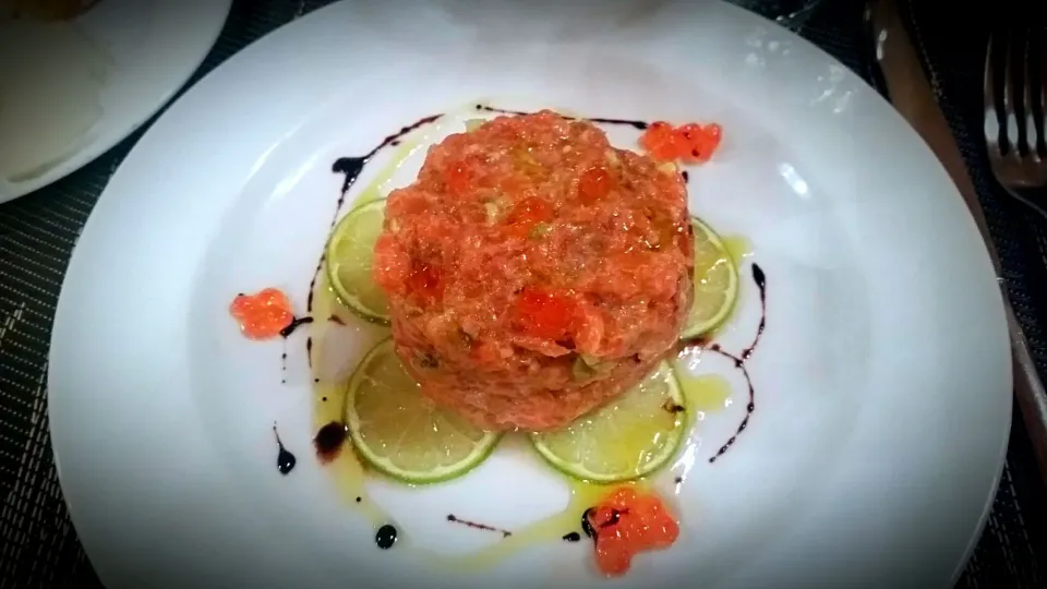 salmon tartar|Robert Pujinaさん