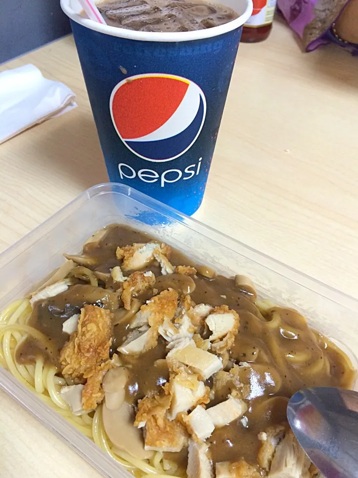 Ice Milo & Zinger Black Pepper Mushroom Spaghetti #KFC|dynaさん