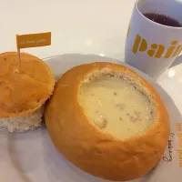 Mushroom soup in a bread bowl|Kiriya Prueksaratさん