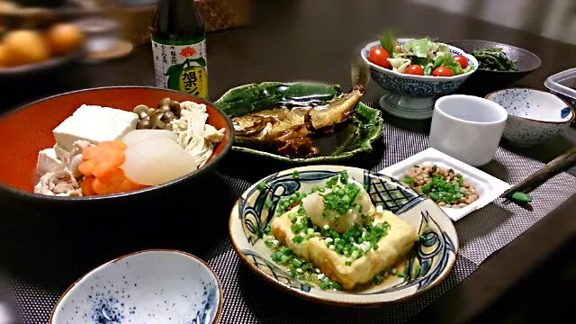 Snapdishの料理写真:今夜はゆっくりご飯。
イシモチの煮付け
揚げ出し豆腐
湯豆腐もどき
小松菜ごま和え
お燗は「北雪」|akemi🐝さん