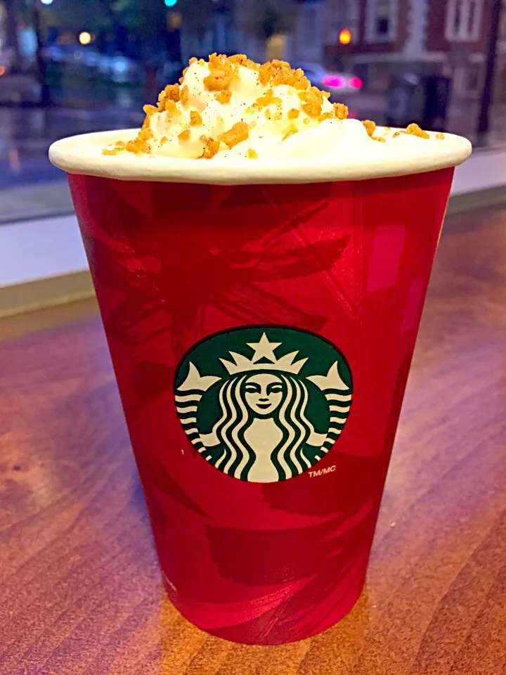 First red cup d the year Chestnut Praline Latte|Ron Guentherさん