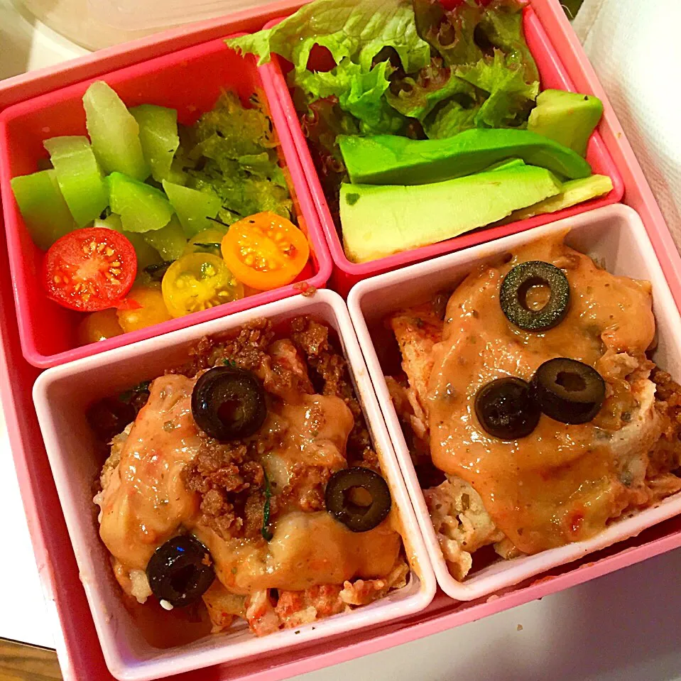 Bento box: Enchiladas, salad, xuxu, and avocado|victoria valerioさん