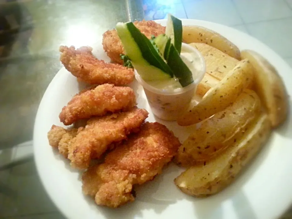 home made chicken nuggets with potato wedges|Alicia Kimaliさん