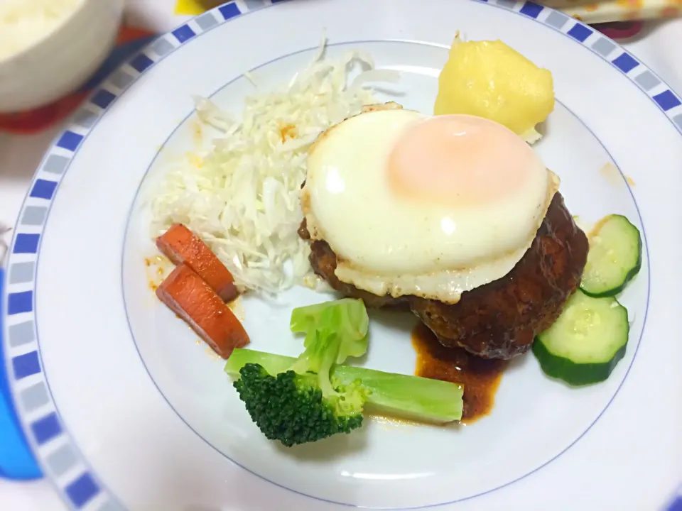 夫作の煮込みハンバーグに、嫁作のガスト風ポテトグラタン⭐️|ふーふばーだーさん