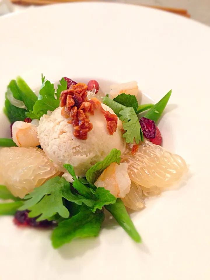 タイ風サラダ ココナッツアイスクリームのドレッシングThai salad with pomelo and coconut ice cream dressing|Funky Chefさん