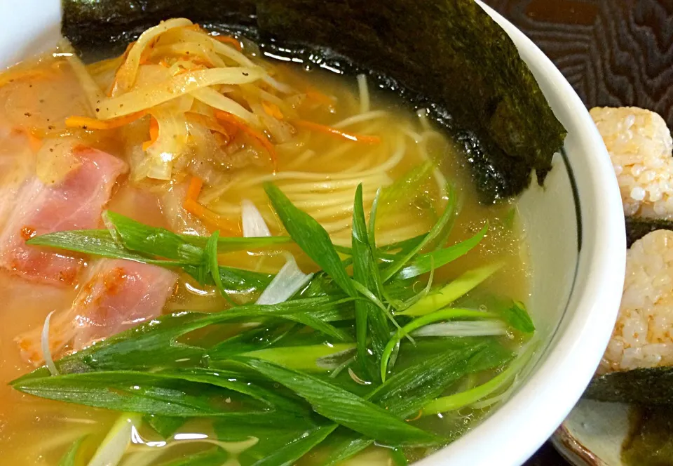 今日のランチは  マルタイ応援団     マルタイラーメン&🍙|mottomoさん