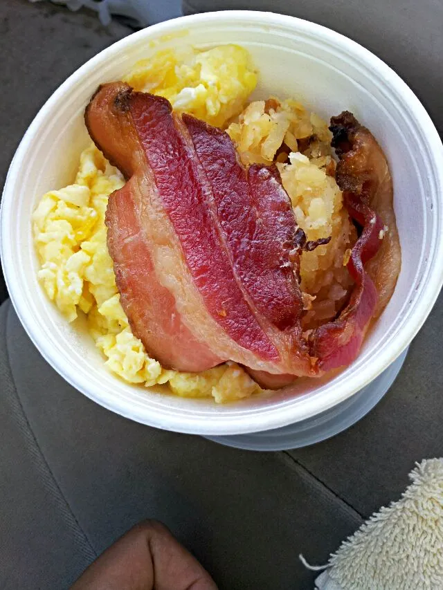 🌞😊🌞Good Morning Foodie Friends🌞😊🌞 I picked up my #Breakfast from Sharons Kitchen💯😍💯 It's Breakfast In A Cup 🍳 🌞 🍳 #Egg-free #Bacon #Hashbrown Potatoes 🍳🌞🍳Rememb|Alisha GodsglamGirl Matthewsさん