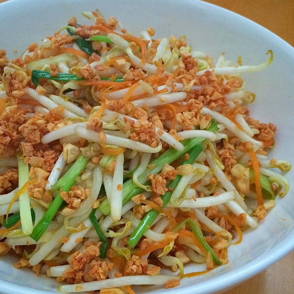 Stir fry bean sprouts with crispy garlic|12Dragonさん