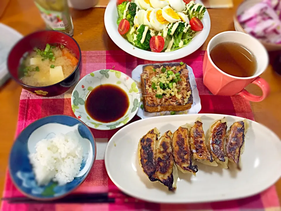 たまごサラダ、餃子、厚揚げ焼き、味噌汁|つっちゃんさん