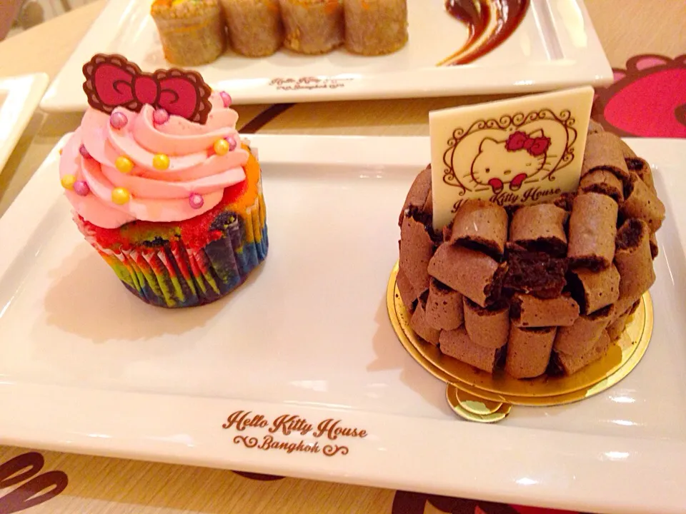 Rainbow cupcake and Concorde Cake|Obeoom Jumsai Na Ayudhyaさん