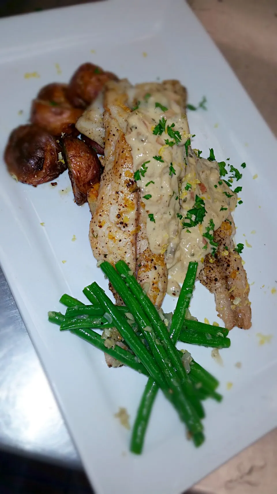 Pan-Seared Snapper w/ Dijon Beurre Blanc, Roasted Red Potatoe, & Green Beans|Lakeshia Hazeleyez Goldenさん