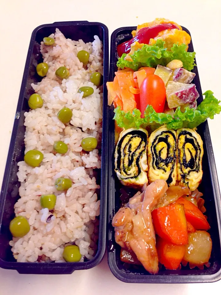 Snapdishの料理写真:11/5 お弁当。大根鶏人参の甘辛煮、薩摩芋のナッツサラダが入ってます⑅◡̈*|いのちゃんさん