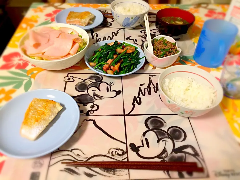 旦那さん作 ほうれん草のソテーと鮭ハラスとハムのサラダとピーマンと挽肉の炒め物|Yukiko Takanoさん