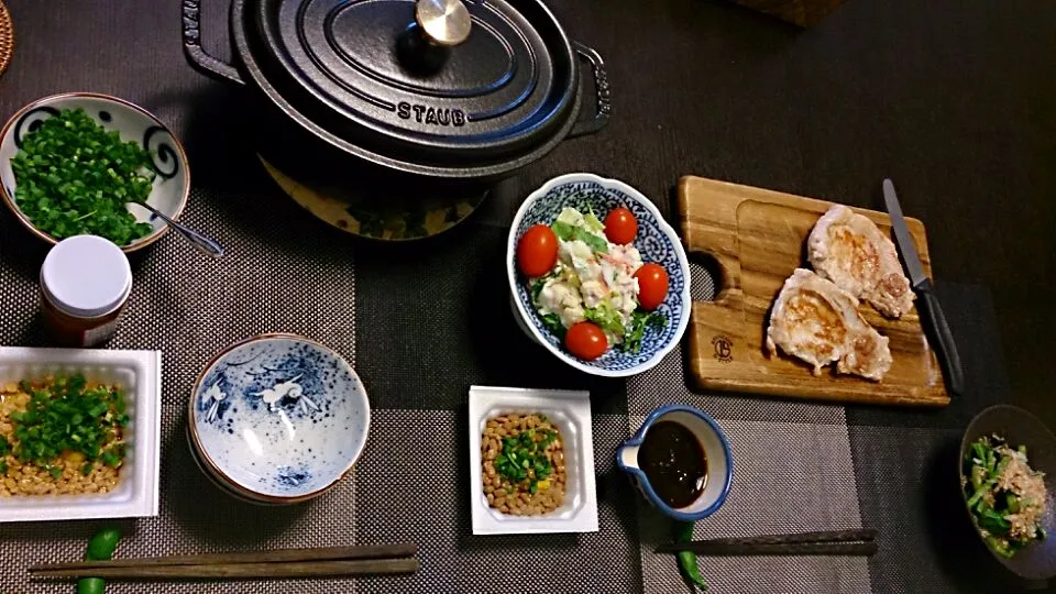 staubで湯豆腐(蓋開けてなくてごめんなさい)
ポークソテー。
この頃、湯豆腐が好きよ♪
(昨日の晩御飯でした)|akemi🐝さん