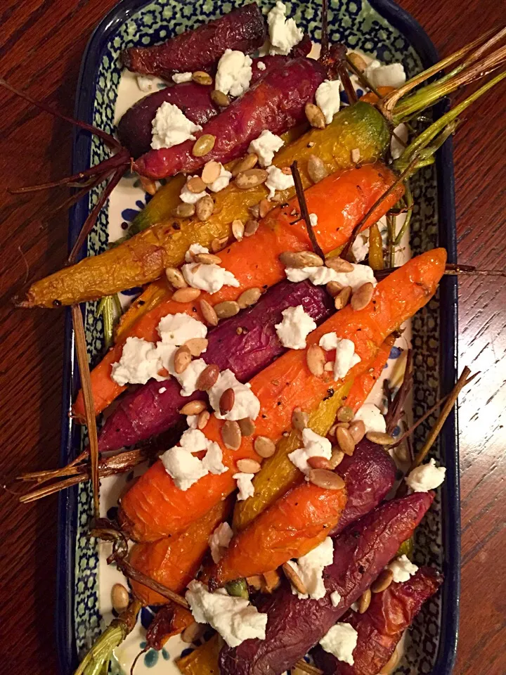 roasted carrots with goat cheese and pepitas|Matthew Cashenさん