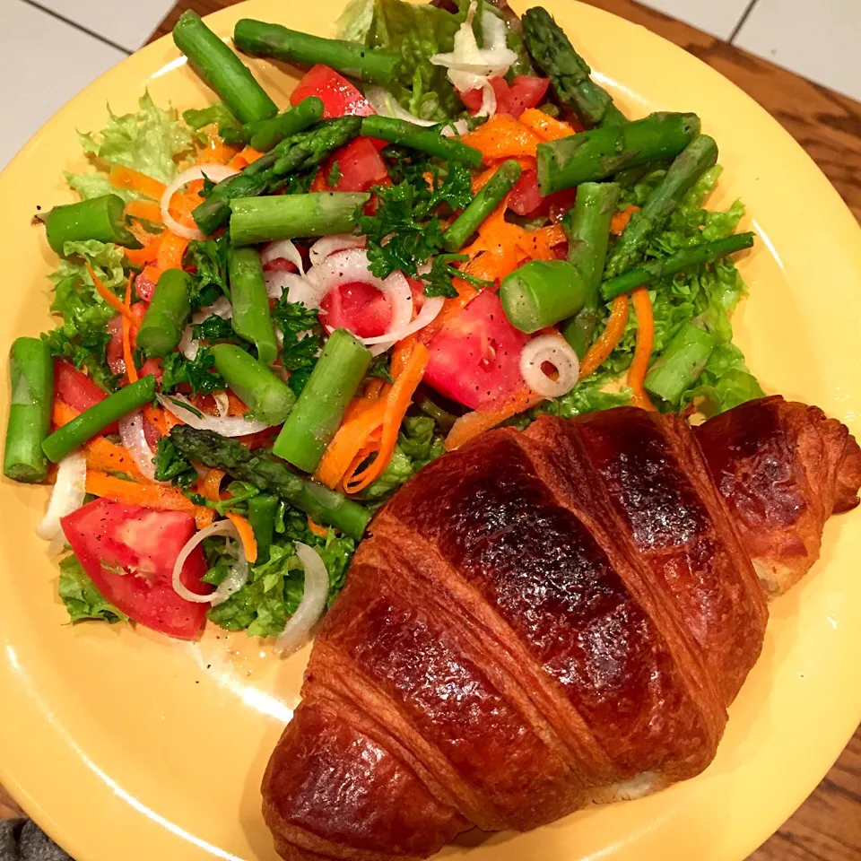 Portos croissant and a steamed asparagus salad asparagus|victoria valerioさん