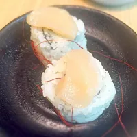 Snapdishの料理写真:Scallop sushi|Ken Gweeさん