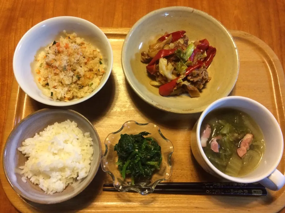 Snapdishの料理写真:回鍋肉、白菜ベーコンスープ、ほうれん草ナムル、鮭チャーハン|yuyusuzuさん