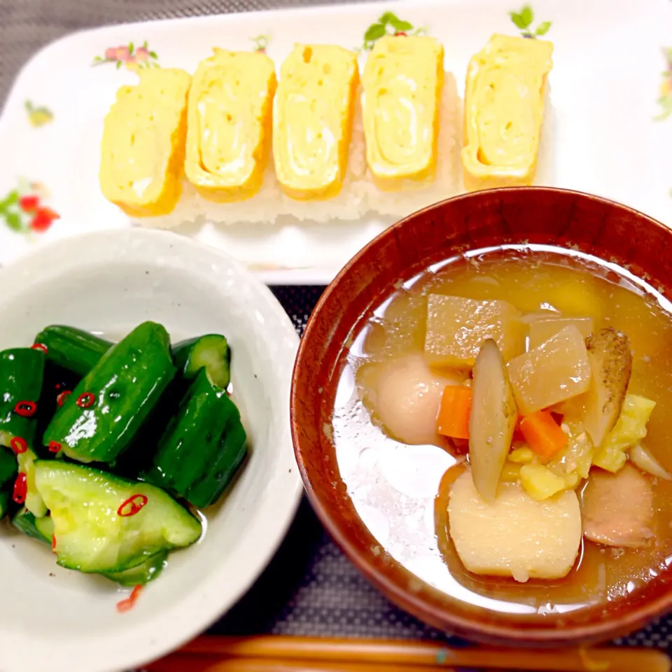 鹿児島の味を再現。薩摩汁。子供たちが大好きなたまごのお寿司。ちぎりキュウリの浅漬け。2014/11/05|☆*yuko's kitchen*☆さん