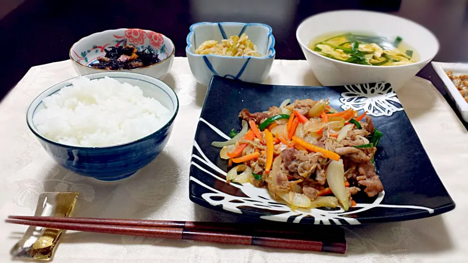 ・野菜たっぷりしょうが焼き
・ひじき煮
・キャベツとしらすの酢の物
・にら玉味噌汁
・納豆
・ごはん|ひりょみさん