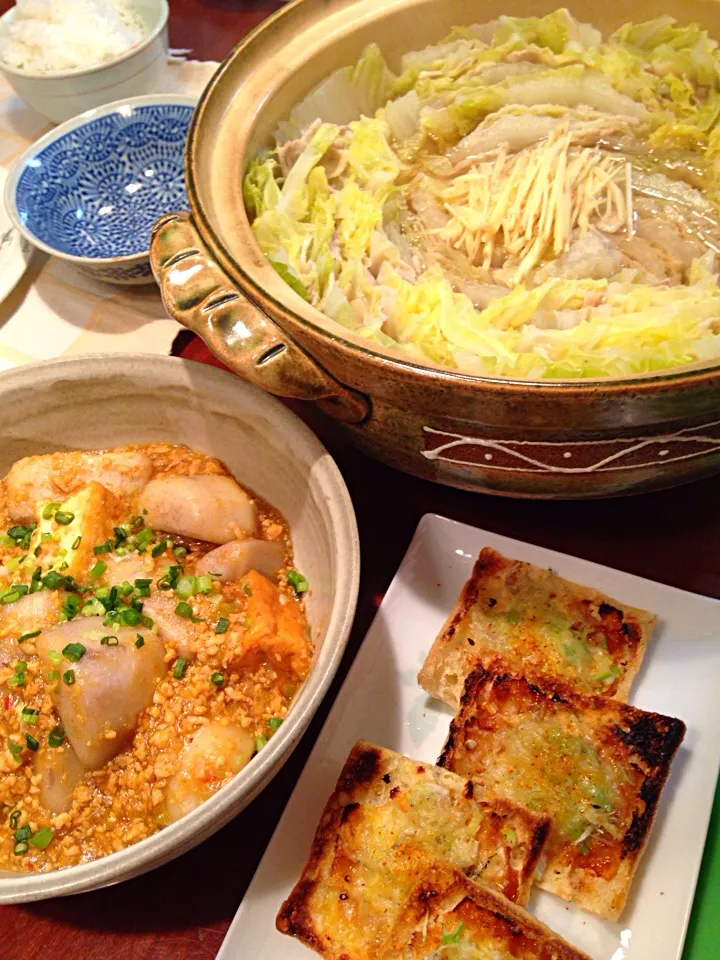 今日は寒かったから初鍋〜🍲豚バラ白菜鍋、里芋マーボー、咲きちゃんのキツネピザ🍕|hannahさん