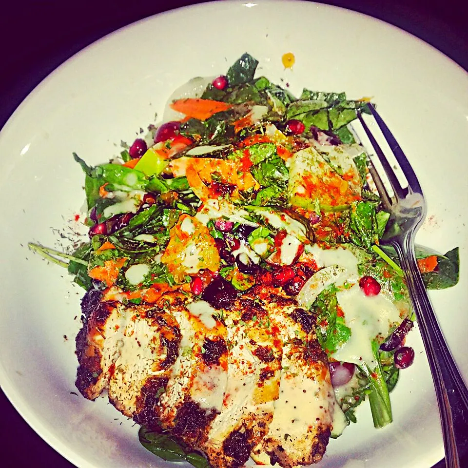 seasonal green salad with grilled blacken chicken|Brian Powellさん