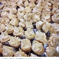 Snapdishの料理写真:Meringues|Goong Gumpさん