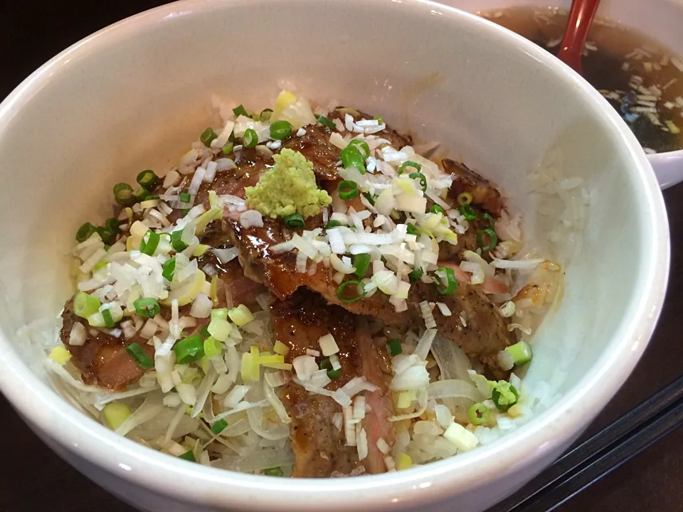 牛ステーキ丼500円❗️|マユマユさん