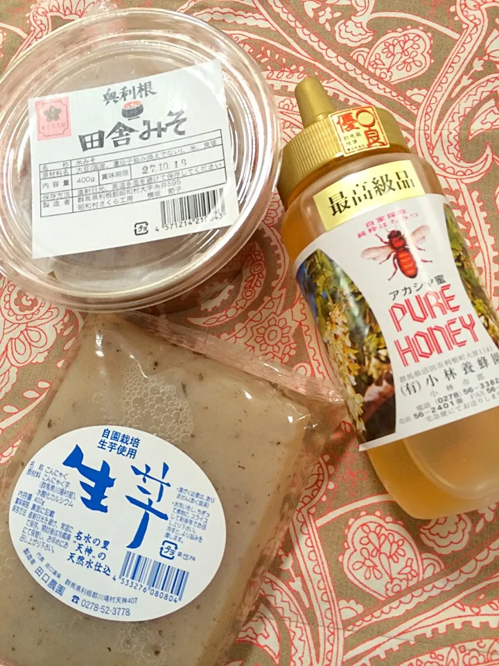 群馬の恵み🍯🍢 
小林養蜂園の最高級品ランクのアカシア蜂蜜🍯✨
田口農園の天然水仕込み生芋こんにゃく🍢✨
さくら工房の国産大豆奥利根田舎みそ🍘✨|chieさん