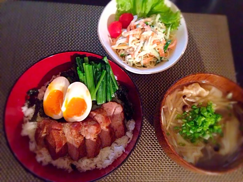 焼豚丼、明太パスタサラダ、もやしとワンタンのスープ|ayumiさん