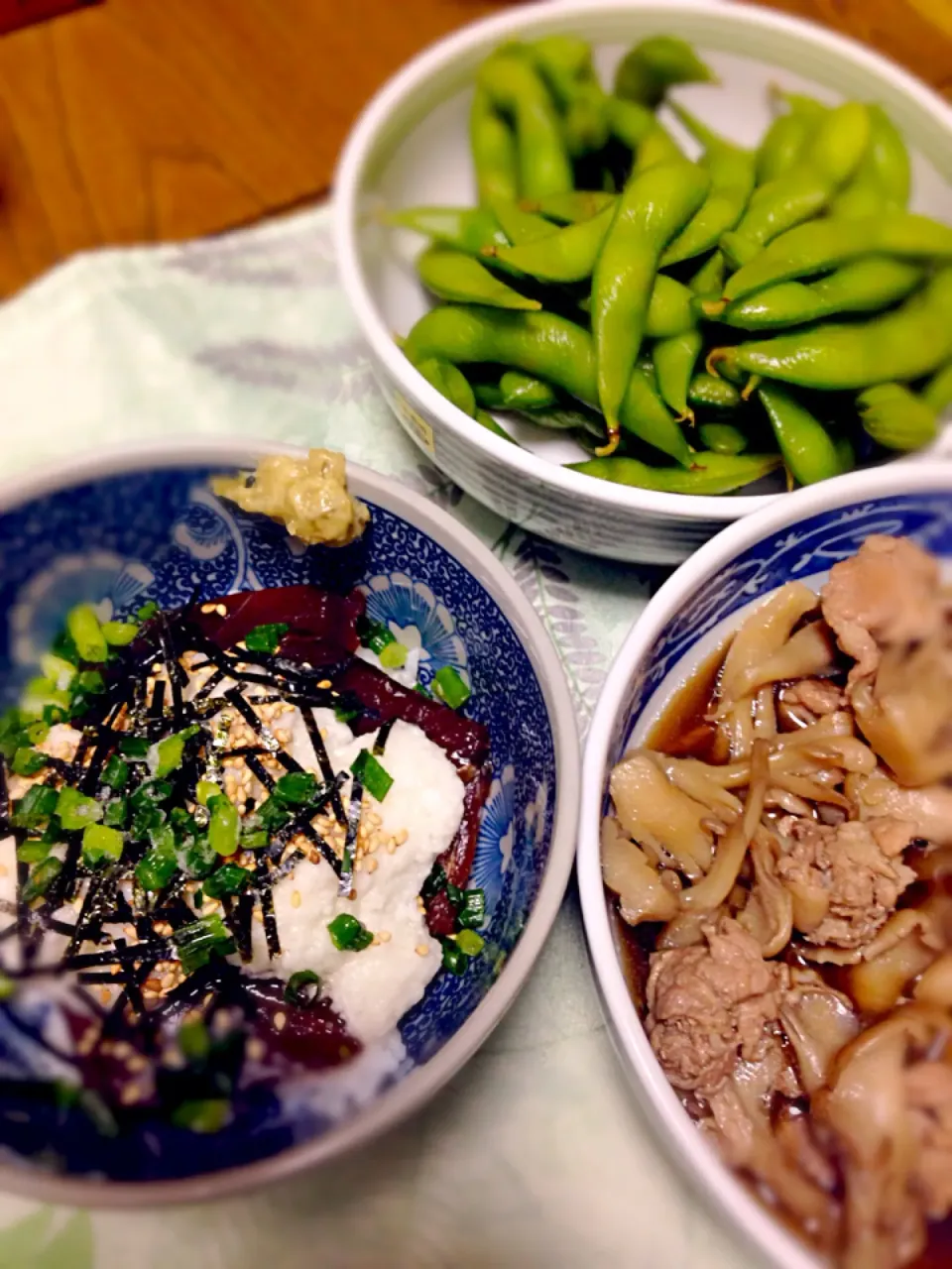 マグロとトロロの漬け丼と舞茸と豚肉のあっさり煮|Atsuko Takahashiさん