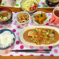 Snapdishの料理写真:ちゃんちゃん焼き、なんきん、切り干し大根、具沢山味噌汁、スパサラダ|つっちゃんさん