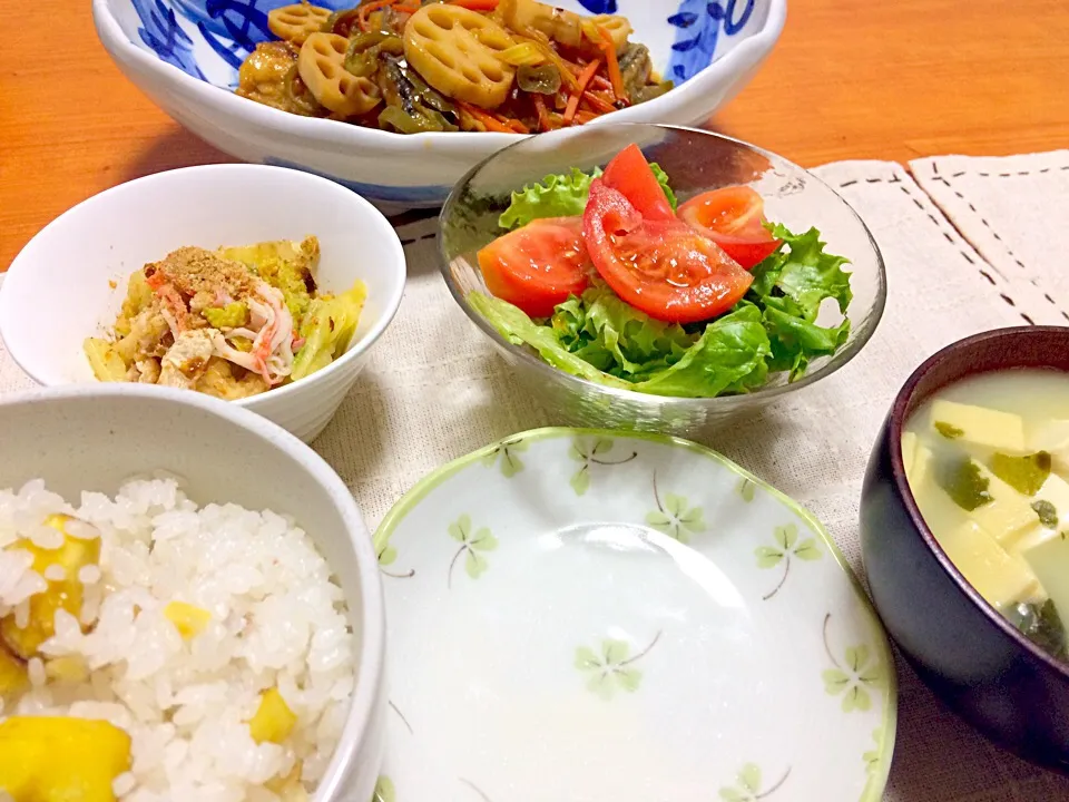 鯖の南蛮漬け、白菜のくたくた煮、サラダ、わかめと豆腐の味噌汁、栗ご飯（＾ω＾）|coconutsさん