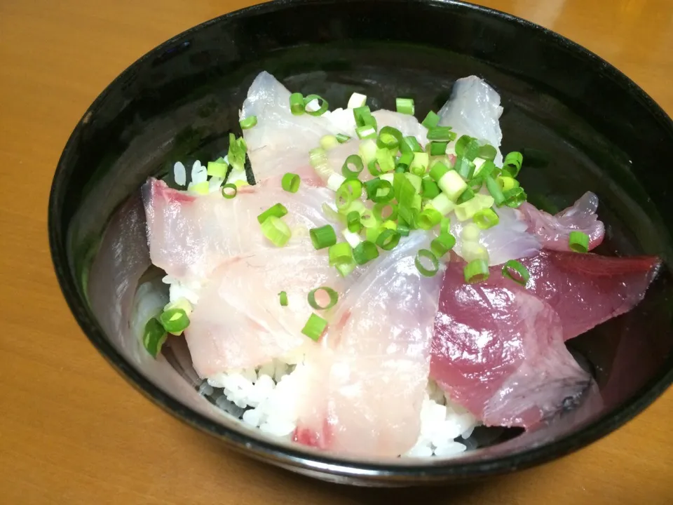 Snapdishの料理写真:鯛といさきの丼|☃YUKIさん