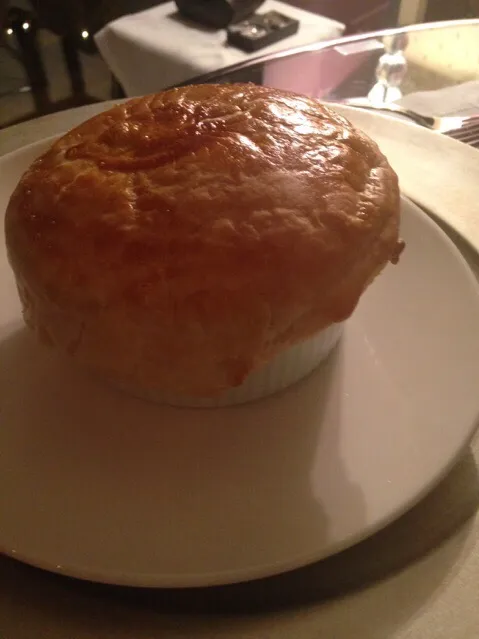 Consommé with a Puff Pastry Lid|Christine pavelkaさん