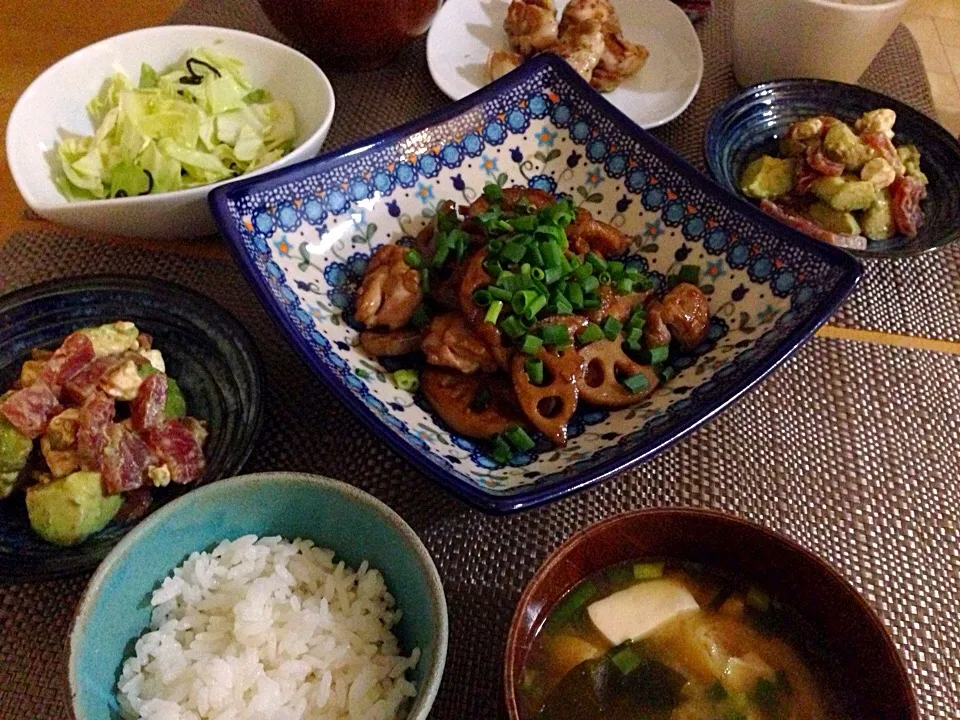 鶏肉レンコン甘辛炒め☆アボカドサラダ☆お味噌汁☆塩昆布キャベツ☆|Milfeliceさん