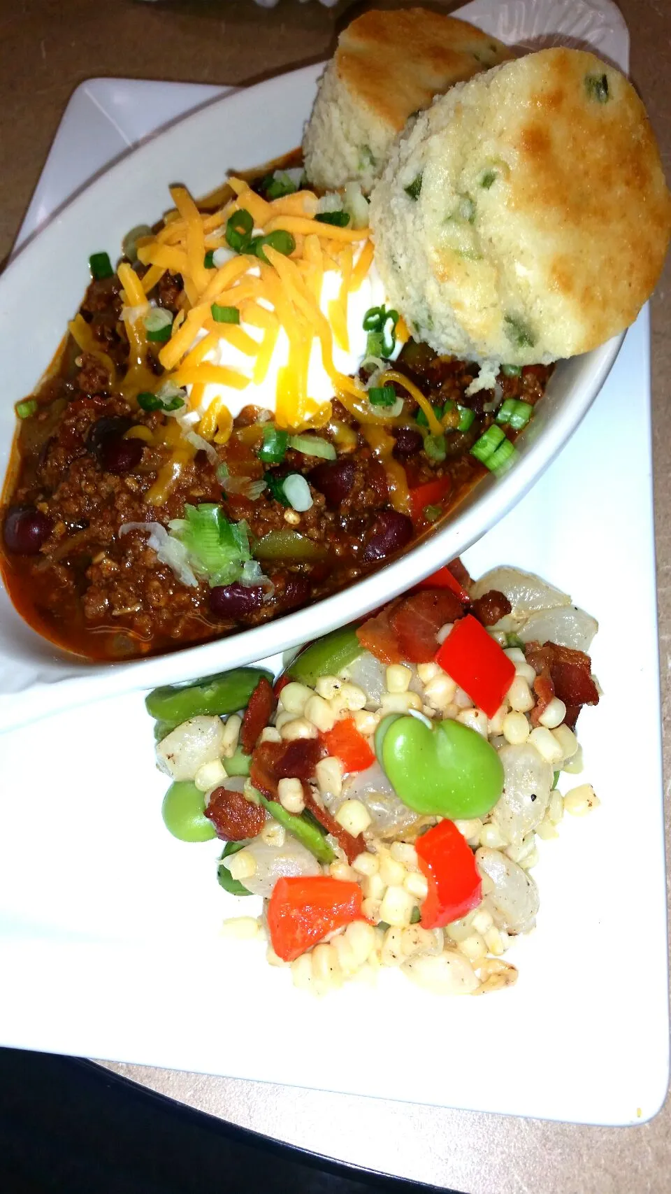 Snapdishの料理写真:Bison Chili w/ Succotash & Mexican Cornbread|Lakeshia Hazeleyez Goldenさん