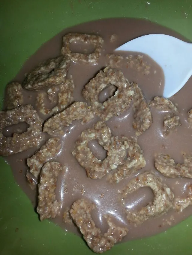 cracking oat bran with choc almond milk.|Polly Gelfusoさん