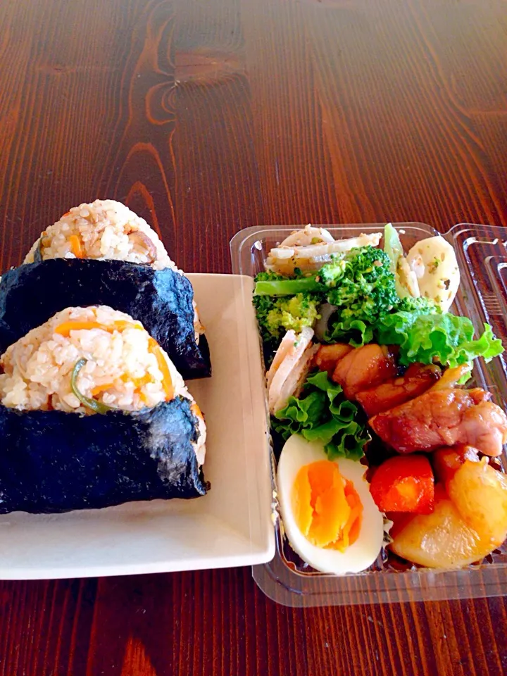 11/7お弁当 （Tomokoさんの真似おでんリメイク）の炊き込み御飯🍙&蓮根ブロッコリーの胡麻マヨが入ってます•*¨*•.¸¸♬|いのちゃんさん