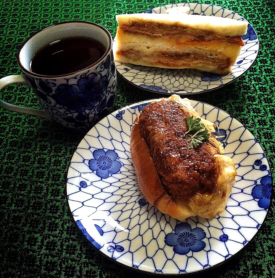 Snapdishの料理写真:Japanese Burger n Japanese Sandwich it very tasty from Custard Nakamura|jirawanさん