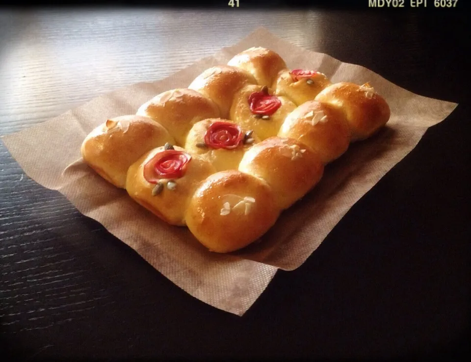 リピ♪なおさんの料理 りんごのバラで♡りんごのカスタードちぎりパン|さわこさん