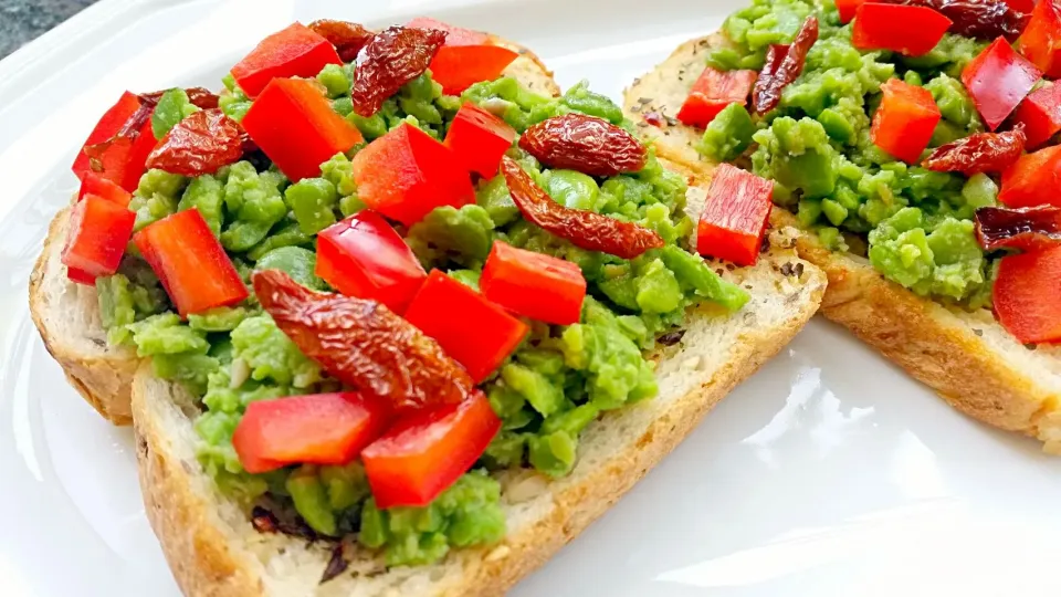 Smashed Broad Bean Open Sandwich|Kolinda Milatさん