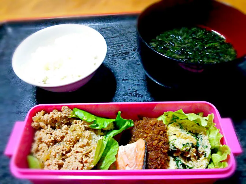 お弁当☆
たらこんにゃく
焼き鮭
メンチカツ
みつばの卵とじ
岩海苔の味噌汁|田村 しおりさん