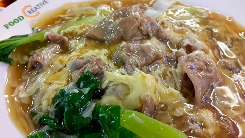 Snapdishの料理写真:HỦ TIẾU BÒ SỐT TRỨNG|Tan Phatさん