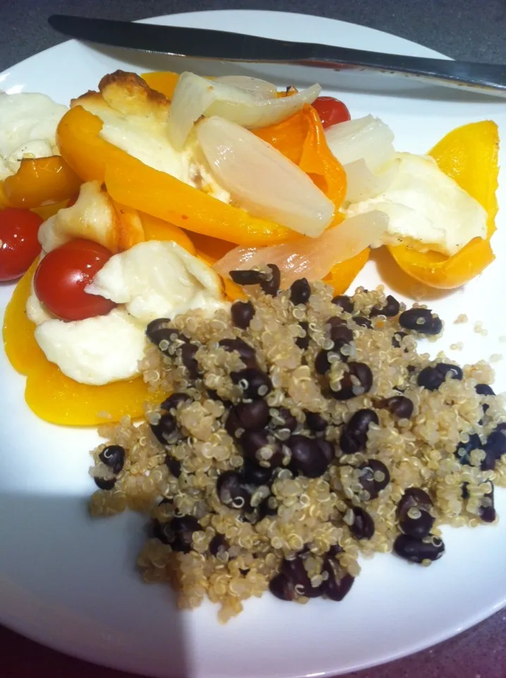 Roasted vegetables with halloumi cheese and quinoa with black beans on the side. Delicious!|🍓Jolejo🍓さん