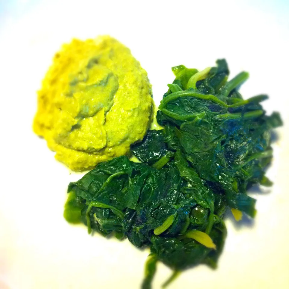 Snapdishの料理写真:Pea hummus & Spinach|Stefan Labuschagneさん